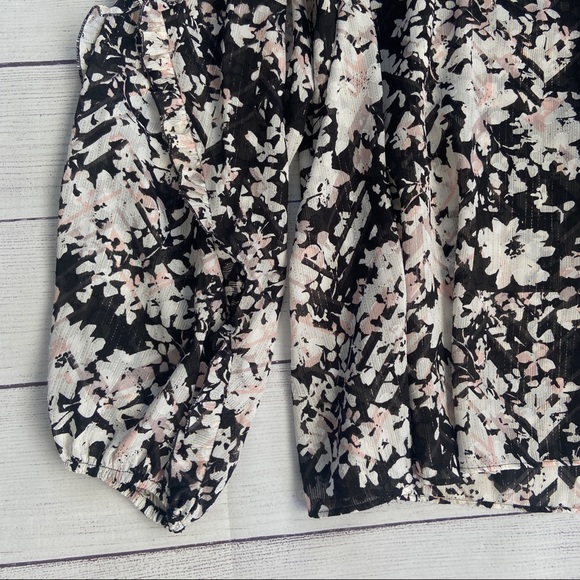 EXPRESS Metallic Floral Ruffle Top - Picture 11 of 16